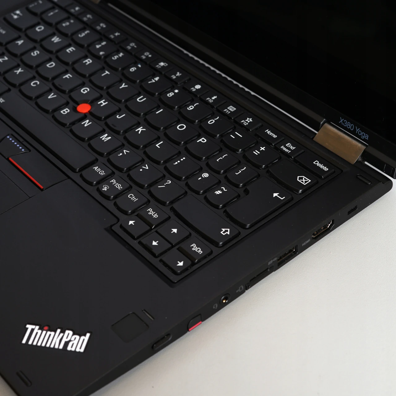 Zestaw portów w poleasingowym ThinkPadzie X380